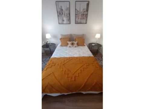 Apartamento T3 - totalmente remodelado, em Benfica