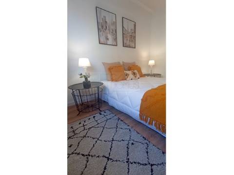 Apartamento T3 - totalmente remodelado, em Benfica