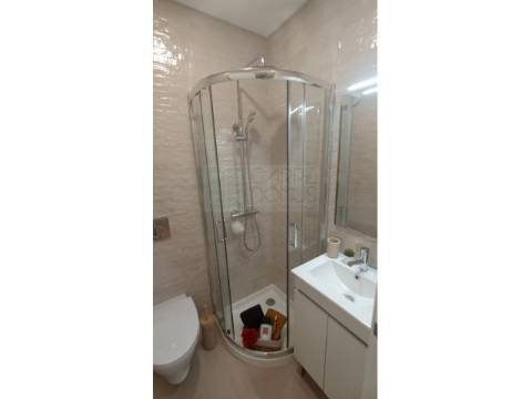 Apartamento T3 - totalmente remodelado, em Benfica