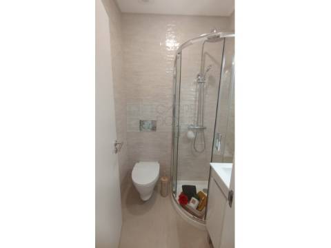 Apartamento T3 - totalmente remodelado, em Benfica