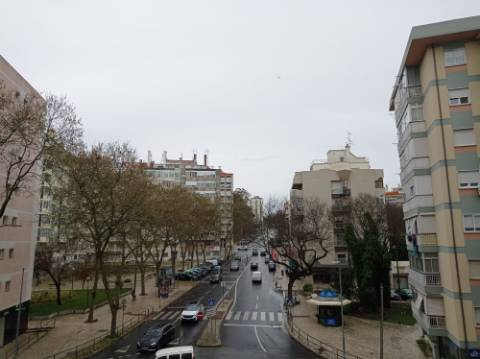 Apartamento T3 - totalmente remodelado, em Benfica