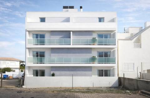 Apartamento T2 no 1º andar com Suíte e Varandas