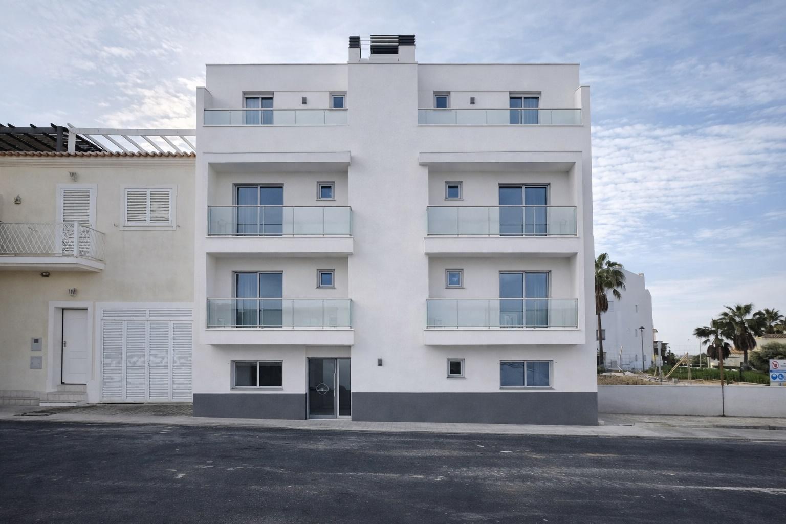 Apartamento T2 no Rés do Chão com Suite e Varandas