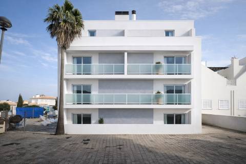 Apartamento T2 no Rés do Chão com Suite e Varandas