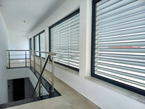 Apartamento T4 novo com 154,03m2, terraços no topo, garagem para 3 viaturas