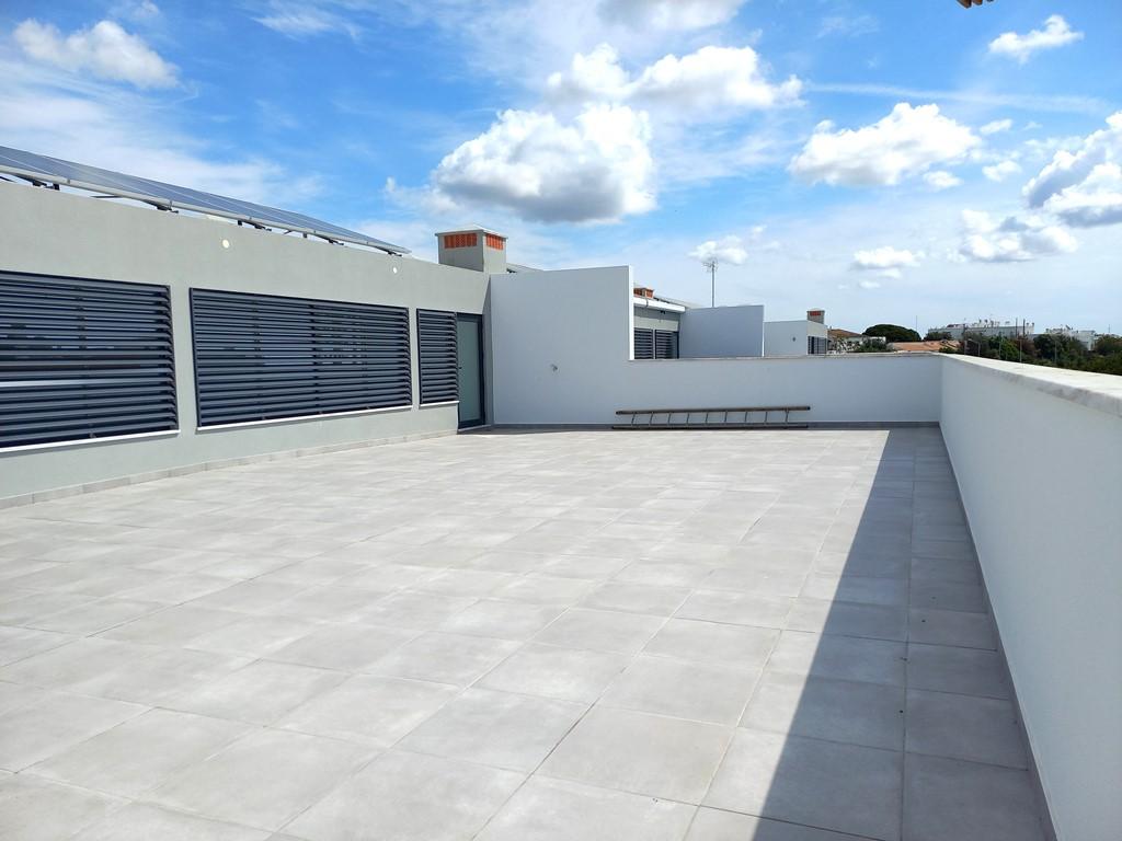 Apartamento T4 novo com 154,03m2, terraços no topo, garagem para 3 viaturas