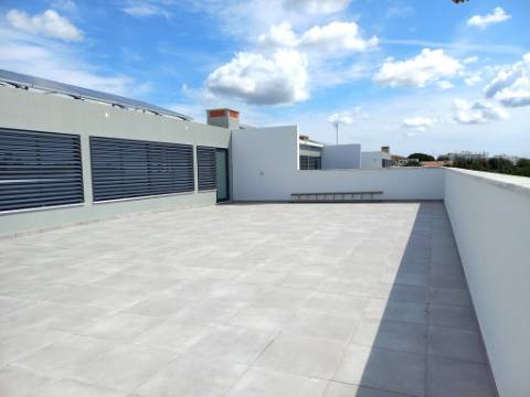 Apartamento T4 novo com 154,03m2, terraços no topo, garagem para 3 viaturas