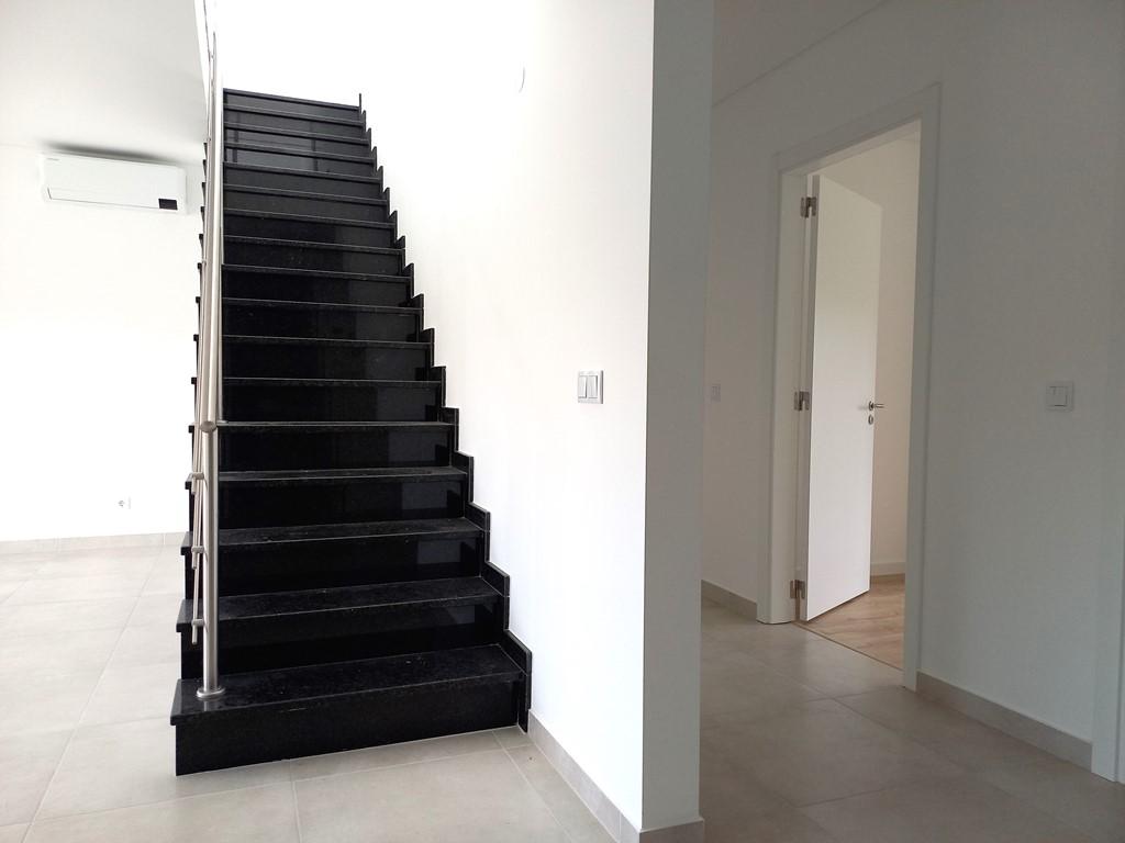 Apartamento T4 novo com 154,03m2, terraços no topo, garagem para 3 viaturas