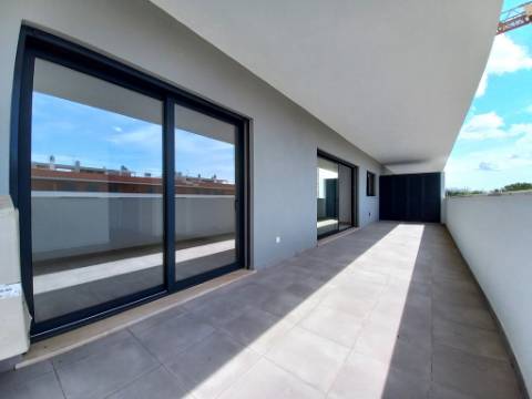 Apartamento T4 novo com 154,03m2, terraços no topo, garagem para 3 viaturas