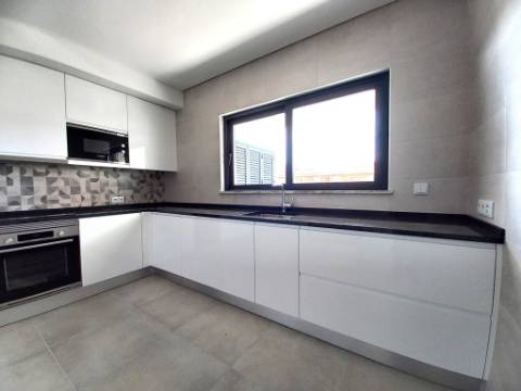 Apartamento T4 novo com 154,03m2, terraços no topo, garagem para 3 viaturas