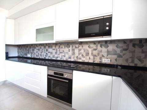 Apartamento T4 novo com 154,03m2, terraços no topo, garagem para 3 viaturas