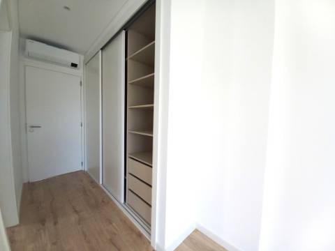 Apartamento T4 novo com 154,03m2, terraços no topo, garagem para 3 viaturas