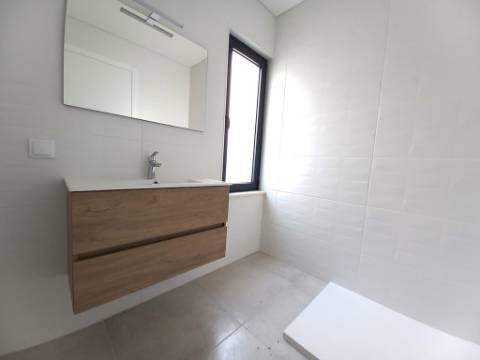 Apartamento T4 novo com 154,03m2, terraços no topo, garagem para 3 viaturas