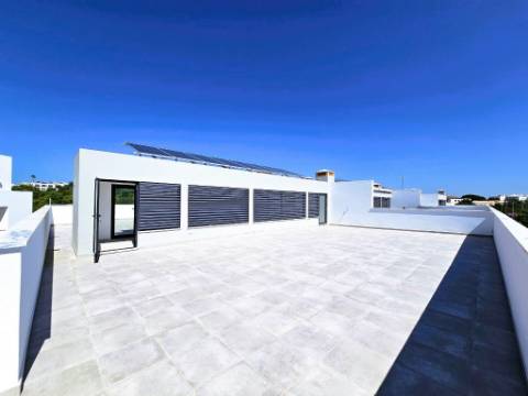 Apartamento T4 novo com 154,03m2, terraços no topo, garagem para 3 viaturas