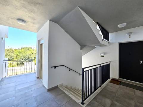 Apartamento T4 novo com 154,03m2, terraços no topo, garagem para 3 viaturas