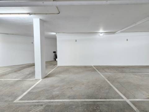 Apartamento T4 novo com 154,03m2, terraços no topo, garagem para 3 viaturas