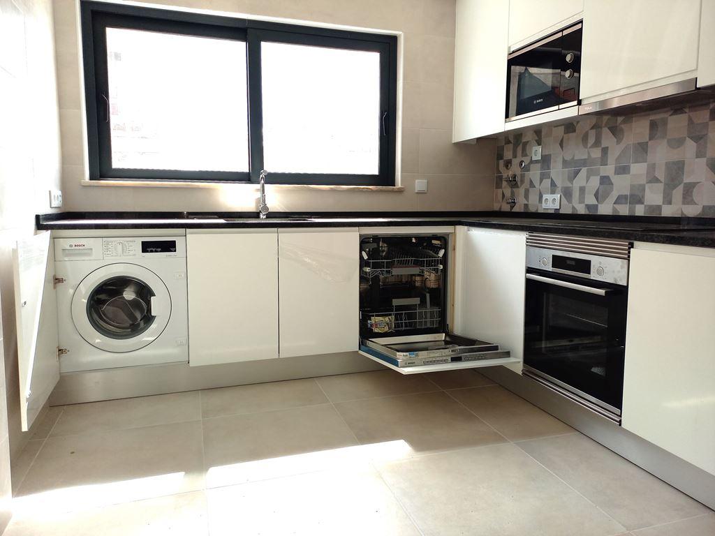 Apartamento T4 novo com 162,67m2, terraço no topo, garagem para 3 viaturas