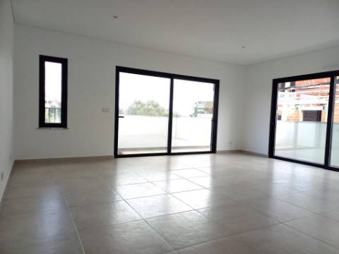 Apartamento T4 novo com 162,67m2, terraço no topo, garagem para 3 viaturas