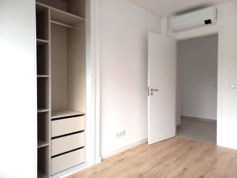 Apartamento T4 novo com 162,67m2, terraço no topo, garagem para 3 viaturas