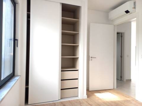 Apartamento T4 novo com 162,67m2, terraço no topo, garagem para 3 viaturas