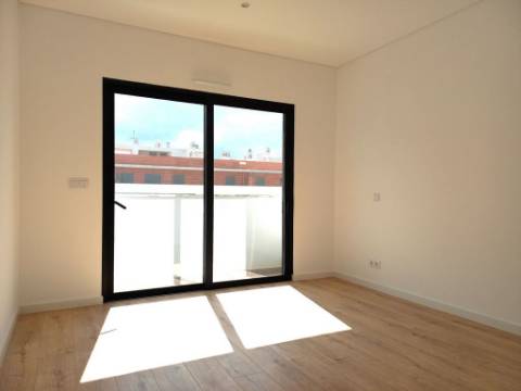 Apartamento T4 novo com 162,67m2, terraço no topo, garagem para 3 viaturas