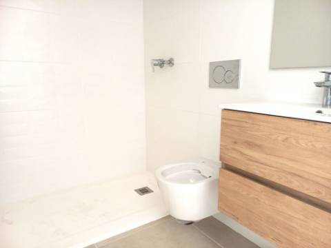 Apartamento T4 novo com 162,67m2, terraço no topo, garagem para 3 viaturas