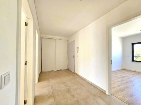 Apartamento T4 novo com 162,67m2, terraço no topo, garagem para 3 viaturas