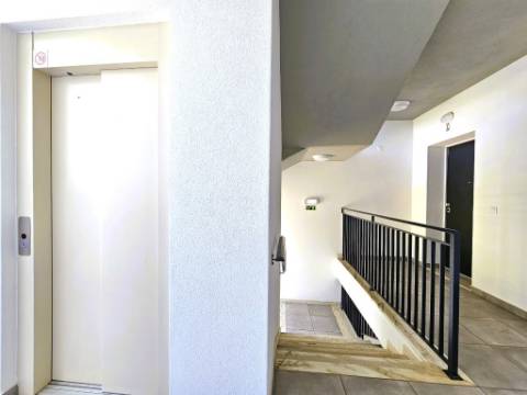 Apartamento T4 novo com 162,67m2, terraço no topo, garagem para 3 viaturas