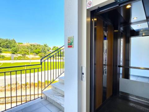 Apartamento T4 novo com 162,67m2, terraço no topo, garagem para 3 viaturas