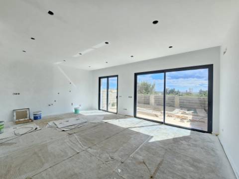 Nova moradia T4 com piscina, vistas mar, centro de Tavira, Algarve