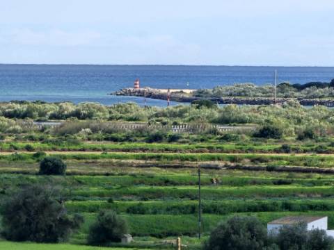 Nova moradia T4 com piscina, vistas mar, centro de Tavira, Algarve