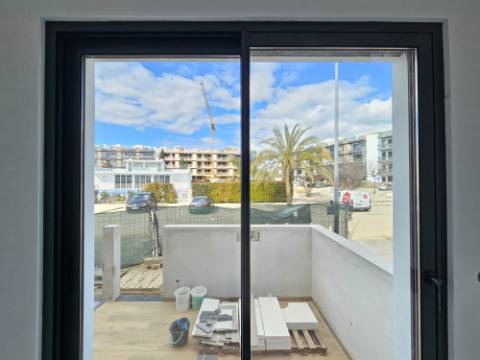 Nova moradia T4 com piscina, vistas mar, centro de Tavira, Algarve