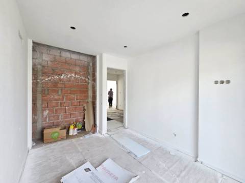 Nova moradia T4 com piscina, vistas mar, centro de Tavira, Algarve