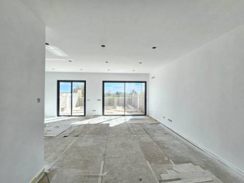 Nova moradia T4 com piscina, vistas mar, centro de Tavira, Algarve