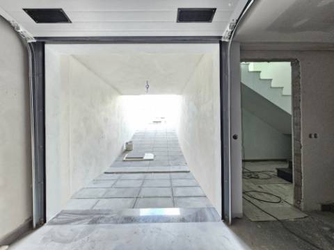 Nova moradia T4 com piscina, vistas mar, centro de Tavira, Algarve