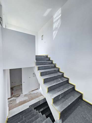 Nova moradia T4 com piscina, vistas mar, centro de Tavira, Algarve