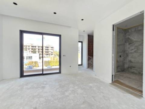 Nova moradia T4 com piscina, vistas mar, centro de Tavira, Algarve