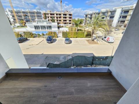 Nova moradia T4 com piscina, vistas mar, centro de Tavira, Algarve