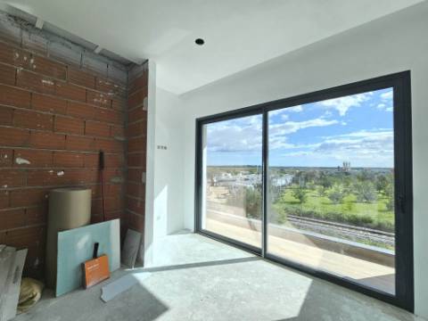 Nova moradia T4 com piscina, vistas mar, centro de Tavira, Algarve