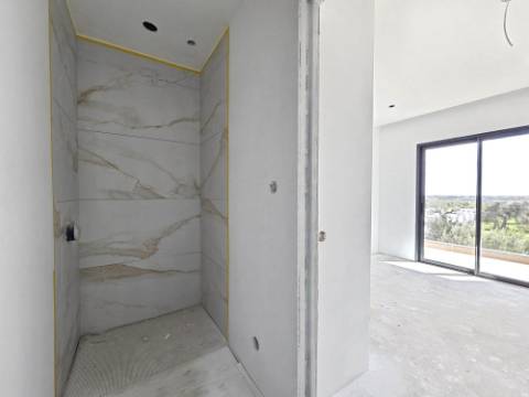 Nova moradia T4 com piscina, vistas mar, centro de Tavira, Algarve