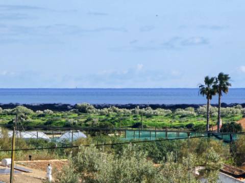 Nova moradia T4 com piscina, vistas mar, centro de Tavira, Algarve