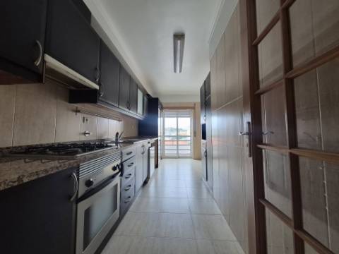 Apartamento T2 localizado no Feijó, Almada.