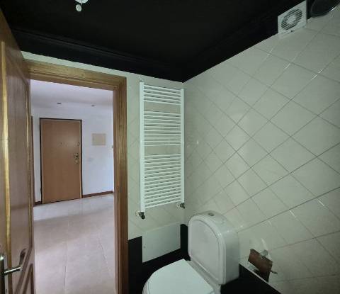 Apartamento T2 localizado no Feijó, Almada.