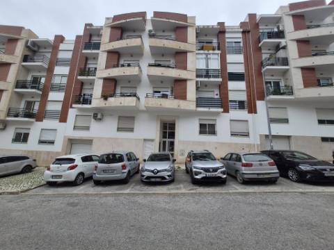 Apartamento T2 localizado no Feijó, Almada.