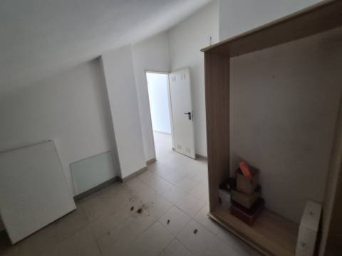 Apartamento T2 localizado no Feijó, Almada.