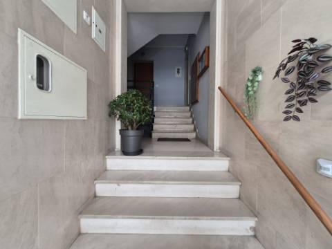 Apartamento T2 localizado no Feijó, Almada.