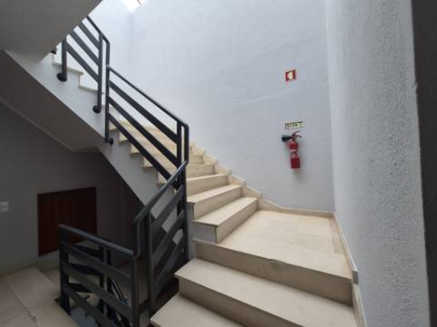 Apartamento T2 localizado no Feijó, Almada.