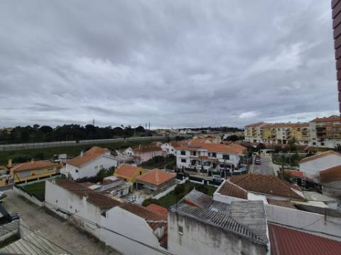 Apartamento T2 localizado no Feijó, Almada.
