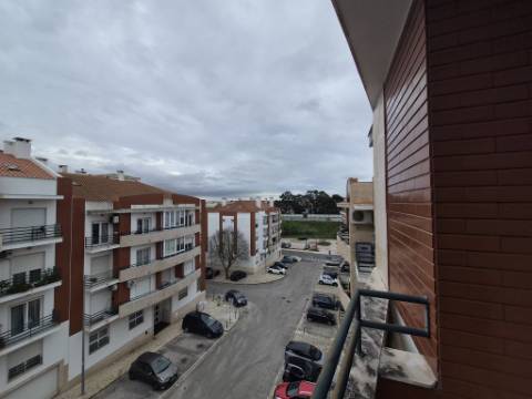 Apartamento T2 localizado no Feijó, Almada.