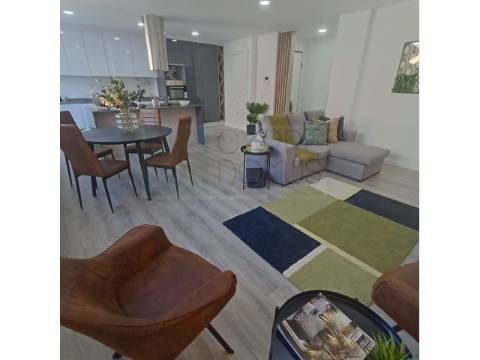 Apartamento T3 Totalmente Renovado em Benfica